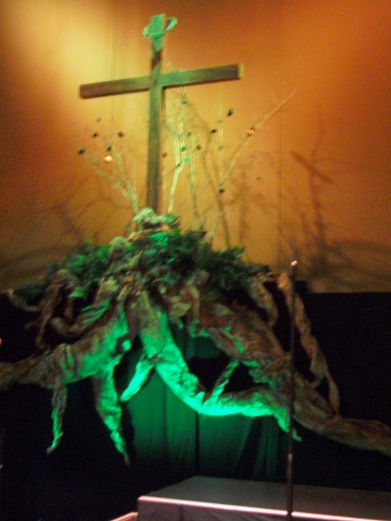 noid-church_rooted_stage_030